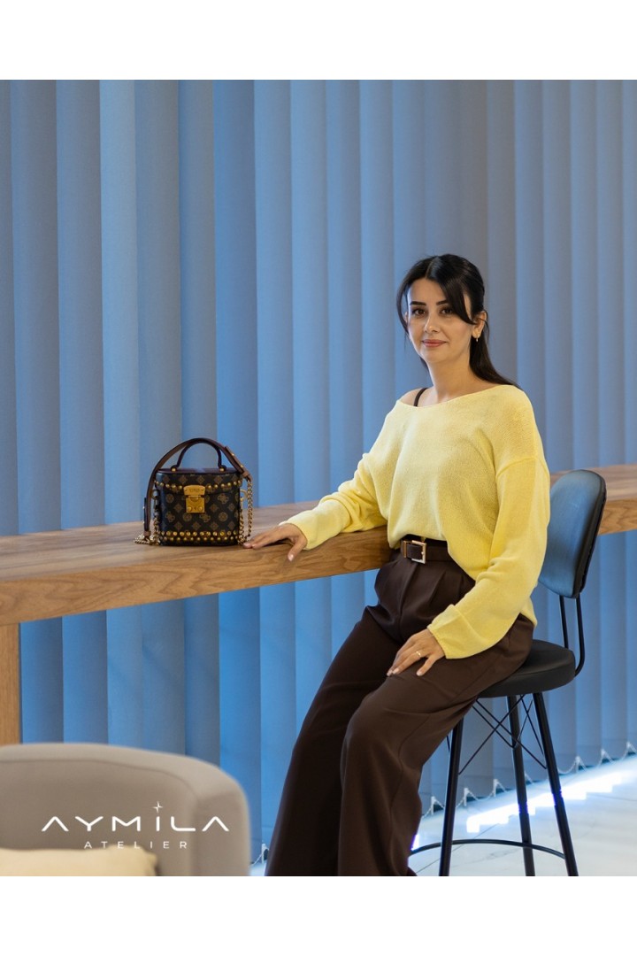 Oval Yaka Yumuşak Dokulu Triko Kazak